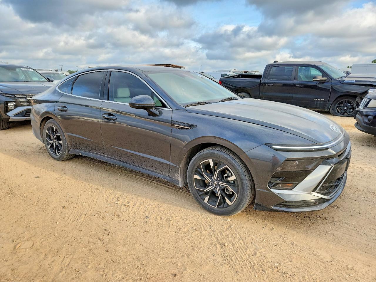 2024 Hyundai Sonata VIN KMHL64JA0RA392717 COPART salvage auction — Minor Dent/Scratches, TX - SALVAGE VEHICLE TITLE, sold $10,400 on 2026-07-09 (photo 4)