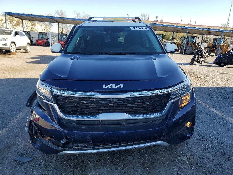 2023 Kia Seltos VIN KNDEU2AA2P7381834 COPART salvage auction — SIDE, Nv - Salvage Title, sold $3,600 on 2026-07-30 (photo 5)