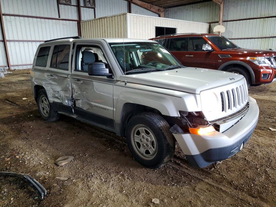 2011 Jeep Liberty (patriot) VIN 1J4NT1GB9BD198061 COPART salvage auction — SIDE, Tx - Salvage Vehicle Title, sold $750 on 2026-07-09 (photo 4)
