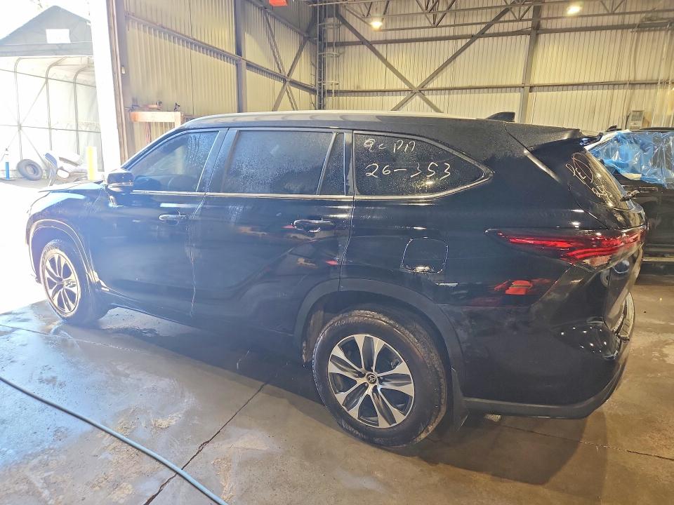 2025 Toyota Highlander hybrid VIN 5TDKBRCHXSS677274 COPART salvage auction — VANDALISM, On - Permit No Brand - Unfit, sold $41,500 on 2026-07-15 (photo 2)