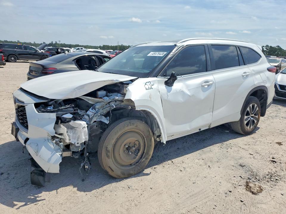 2024 Toyota Highlander VIN 5TDKDRBH5RS547361 COPART salvage auction — FRONT END, Ks - Cert Of Title-Salvage, sold $12,700 on 2026-07-17 (photo 1)