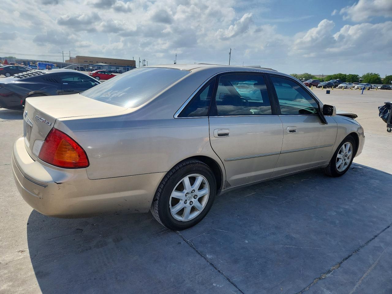 2000 Toyota Avalon VIN 4T1BF28B4YU029901 COPART salvage auction — Front End, TX - SALVAGE VEHICLE TITLE, sold $375 on 2026-07-09 (photo 3)