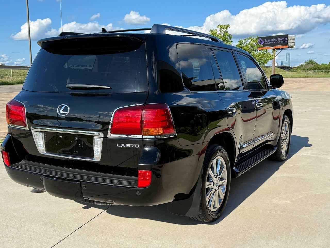 2011 Lexus LX VIN JTJHY7AX5B4083143 COPART salvage auction — Minor Dent/Scratches, TX - CERTIFICATE OF TITLE (P), sold $15,700 on 2026-06-25 (photo 4)