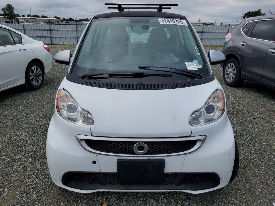 2015 Smart VIN WMEEJ3BA1FK805658 COPART salvage auction — MINOR DENT/SCRATCHES, Ca - Dis/Dlr/Exp App For Dup Clean (P), sold $1,550 on 2026-08-05 (photo 5)