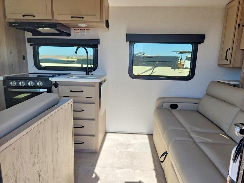 2025 Foresriver VIN 5ZT2RSHCXS3038120 COPART salvage auction — REAR END, AZ - CERT OF TITLE - SALVAGE, sold $7,800 on 2026-07-30 (photo 5)