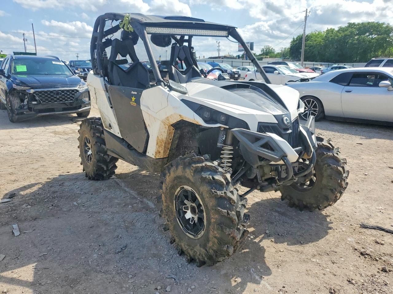 2017 Can-Am MAVERICK VIN 3JBPVAP21HJ000535 — COPART salvage auction photo