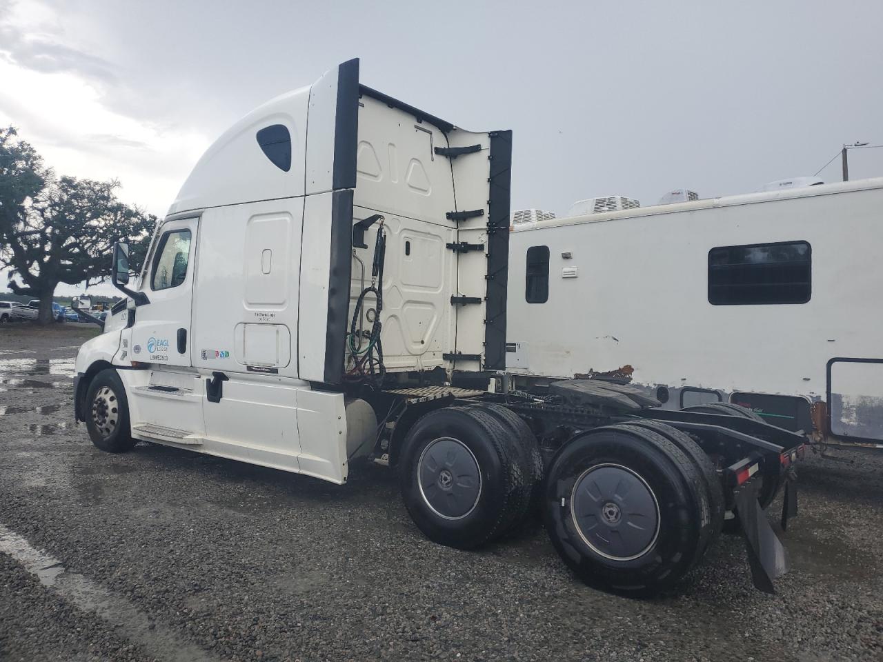 2020 Freightliner Cascadia 126 VIN 3AKJHHDR9LSME2503 COPART salvage auction — Minor Dent/Scratches, PA - CERT OF TITLE, sold $23,700 on 2026-08-14 (photo 3)