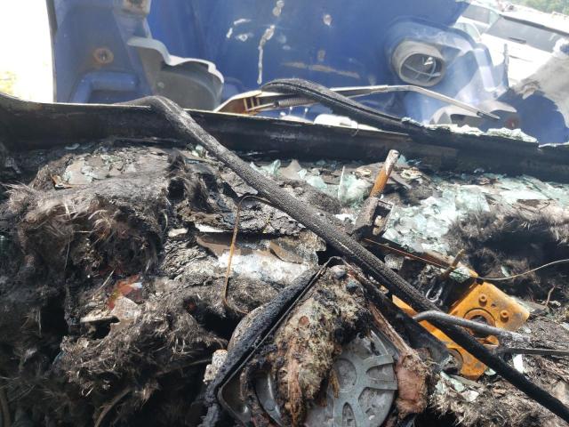 2000 Volvo Vnm VIN 4V4MD2GFXYN254815 COPART salvage auction — BURN, In - Cert Of Title-Salvage Title, sold $30 on 2026-07-07 (photo 8)