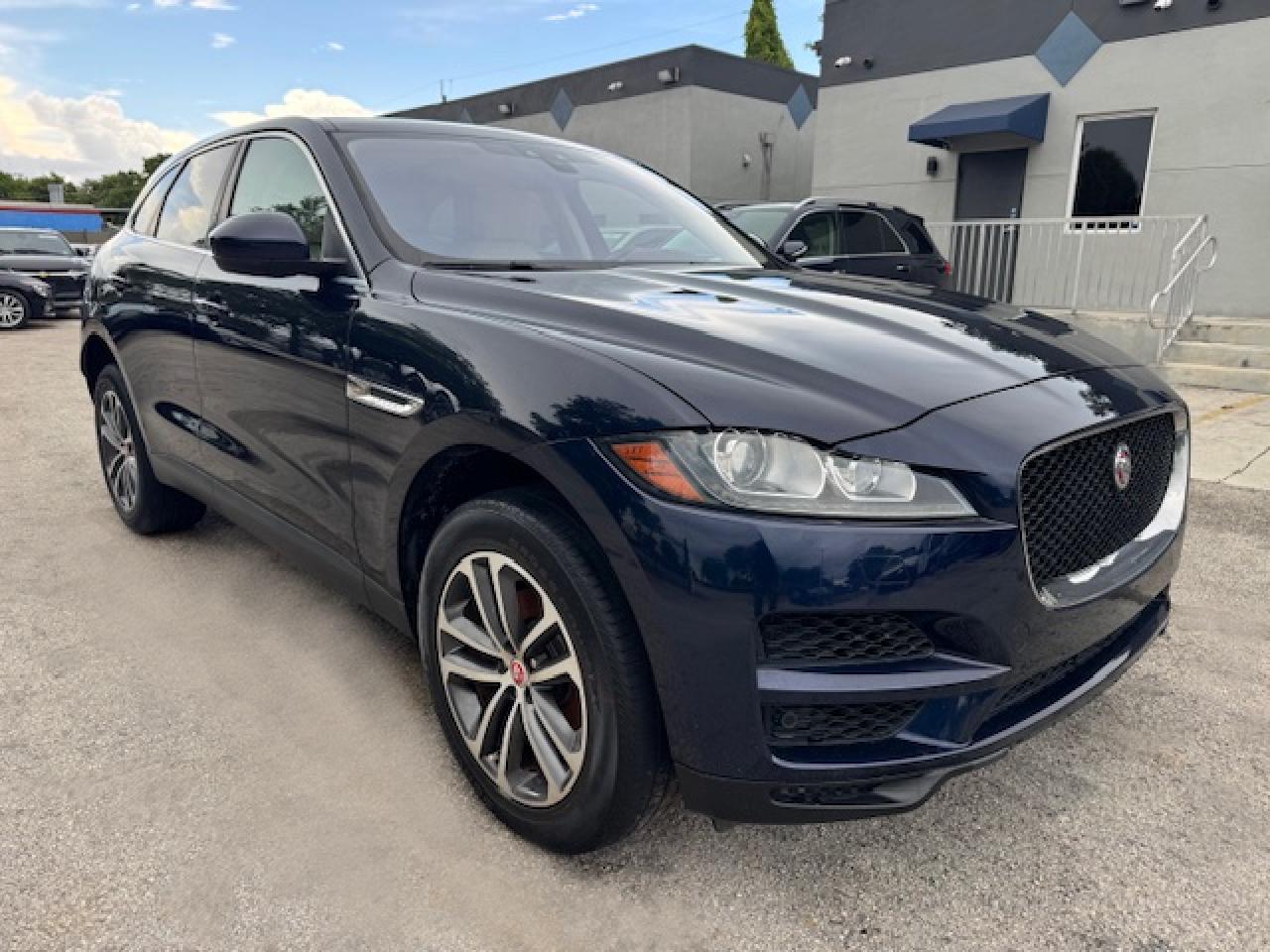 2020 Jaguar F-pace VIN SADCJ2FX8LA619250 COPART salvage auction — Water/Flood, FL - CERT OF TITLE-SLVG REBLD FLOOD (P), sold $9,600 on 2025-09-05 (photo 4)