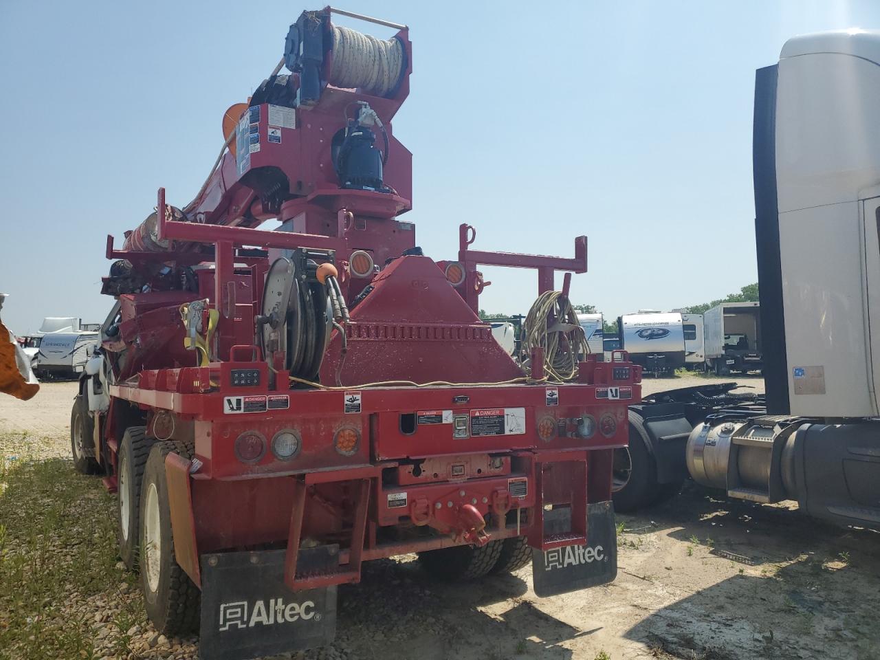 2023 International Hv607 VIN 3HTEKTAT1PN663558 COPART salvage auction — All Over, MO - SALVAGE CERTIFICATE OF TITLE, sold $28,500 on 2025-10-23 (photo 3)
