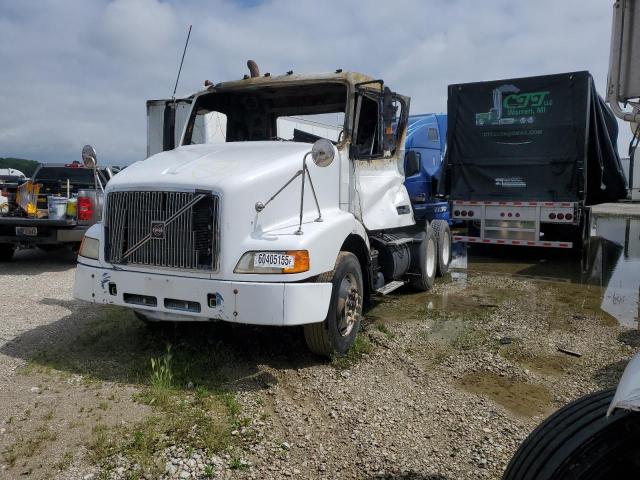 2000 Volvo Vnm VIN 4V4MD2GFXYN254815 COPART salvage auction — BURN, In - Cert Of Title-Salvage Title, sold $30 on 2026-07-07 (photo 2)
