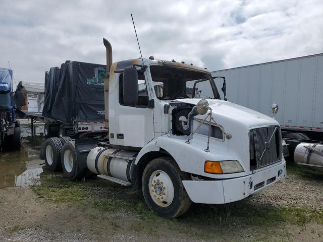 2000 Volvo Vnm VIN 4V4MD2GFXYN254815 COPART salvage auction — BURN, In - Cert Of Title-Salvage Title, sold $30 on 2026-07-07 (photo 1)
