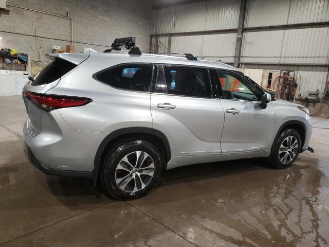2021 Toyota Highlander VIN 5TDGZRBH3MS069554 COPART salvage auction — VANDALISM, Salvage Title, sold $300 on 2026-07-21 (photo 3)