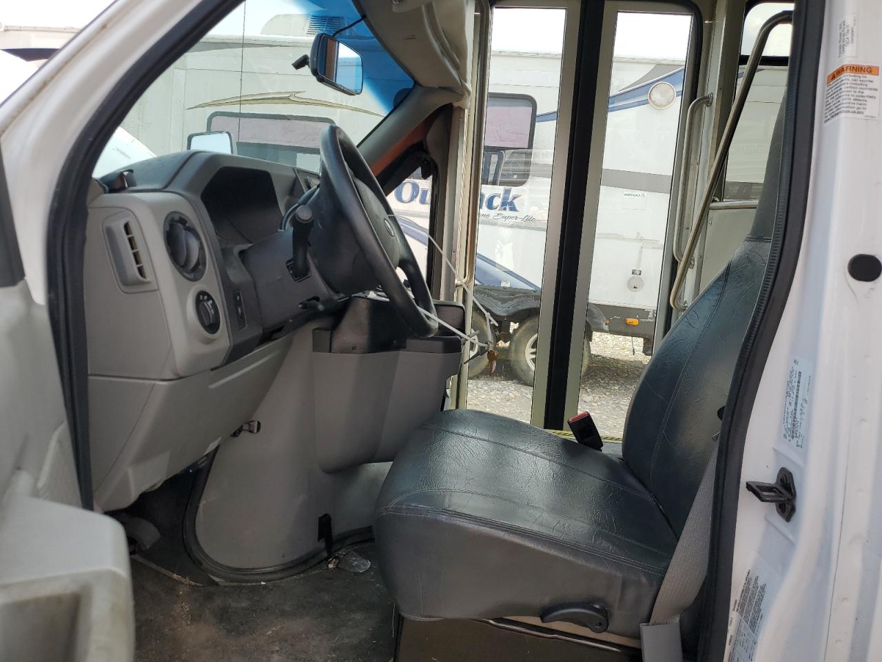 2019 Ford E-350 VIN 1FDEE3FS2KDC19132 COPART salvage auction — Front End, MO - SALVAGE CERTIFICATE OF TITLE, sold $14,800 on 2025-12-17 (photo 7)