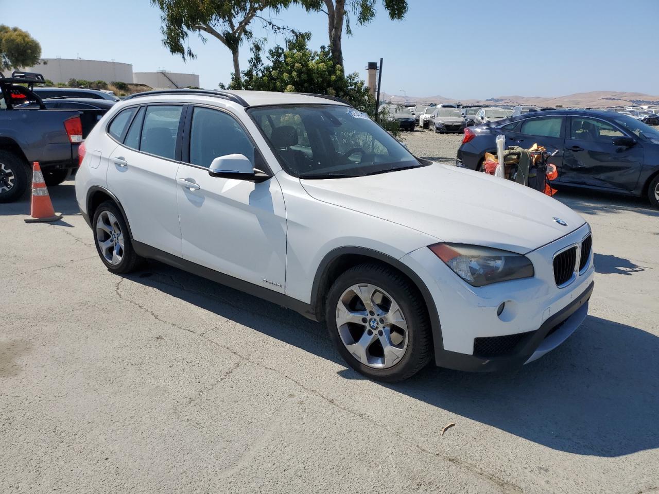 2014 BMW X1 VIN WBAVM1C51EVW49045 COPART salvage auction — MINOR DENT/SCRATCHES, Salvage Title, sold $0 on 2025-06-12 (photo 4)