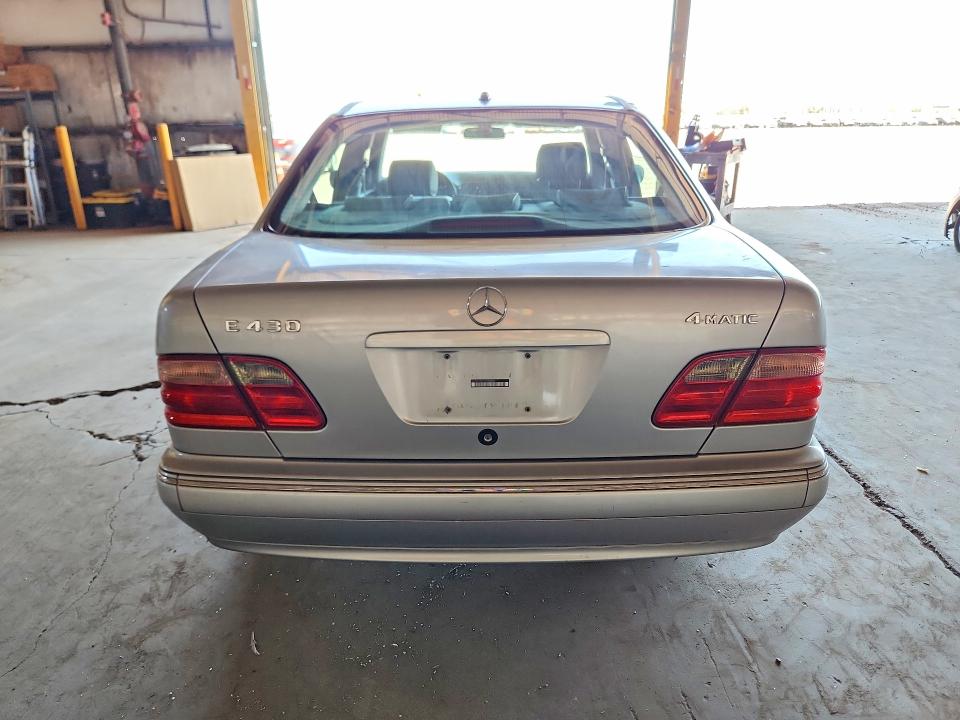 2000 Mercedes-benz E-class VIN WDBJF83J4YX035860 COPART salvage auction — MINOR DENT/SCRATCHES, Az - Certificate Of Title, sold $800 on 2026-07-13 (photo 6)