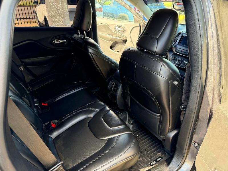 2019 Jeep VIN 1C4PJMLN3KD489614 COPART salvage auction — NORMAL WEAR, Wv - Dealer Only Clean Title (P), sold $2,050 on 2026-07-02 (photo 6)