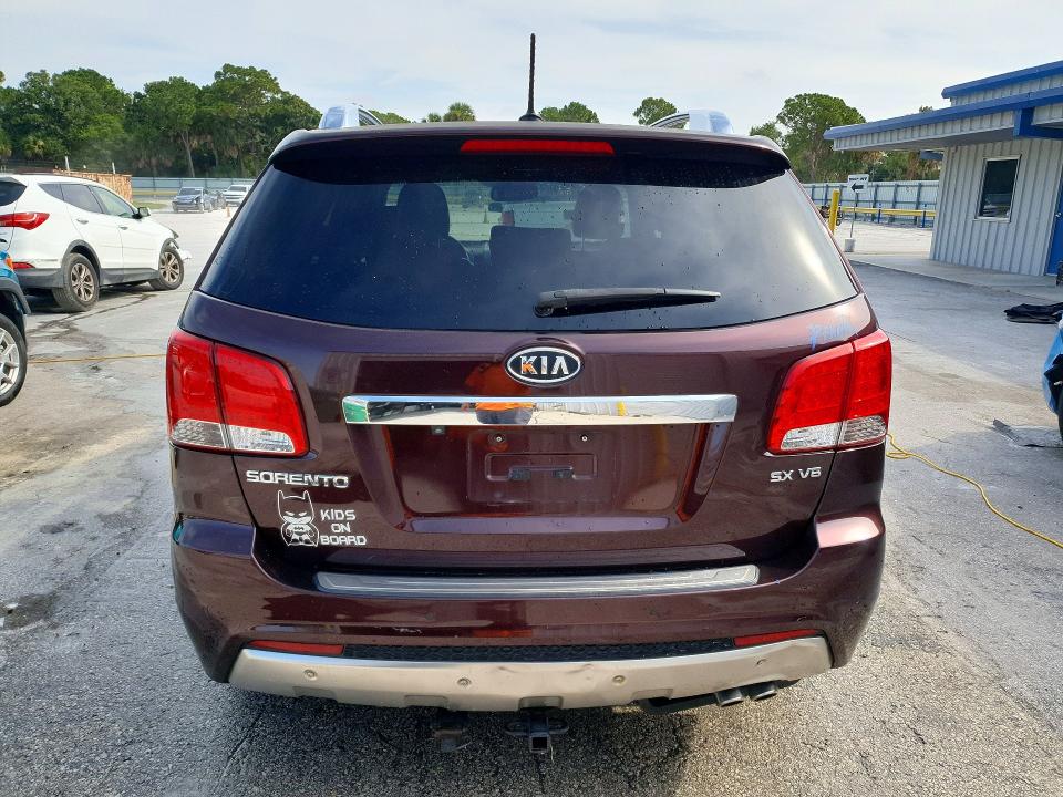 2012 Kia Sorento VIN 5XYKW4A24CG295830 COPART salvage auction — MINOR DENT/SCRATCHES, Fl - Certificate Of Title, sold $600 on 2026-07-30 (photo 6)