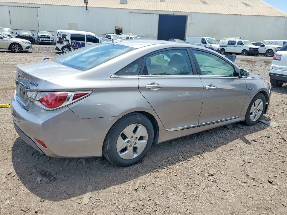 2012 Hyundai VIN KMHEC4A46CA039076 COPART salvage auction — MINOR DENT/SCRATCHES, PA - CERT OF TITLE, sold $125 on 2026-07-22 (photo 3)