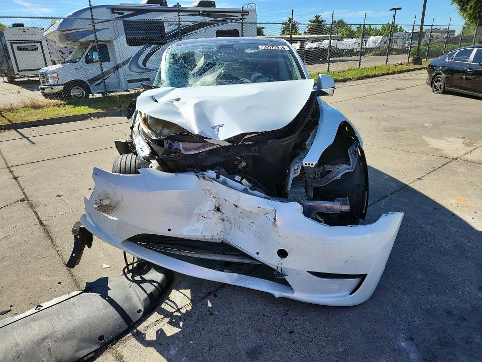 2022 Tesla Model y VIN 7SAYGAEE3NF350811 COPART salvage auction — ALL OVER, CA - SALVAGE CERTIFICATE, sold $3,500 on 2026-07-27 (photo 5)