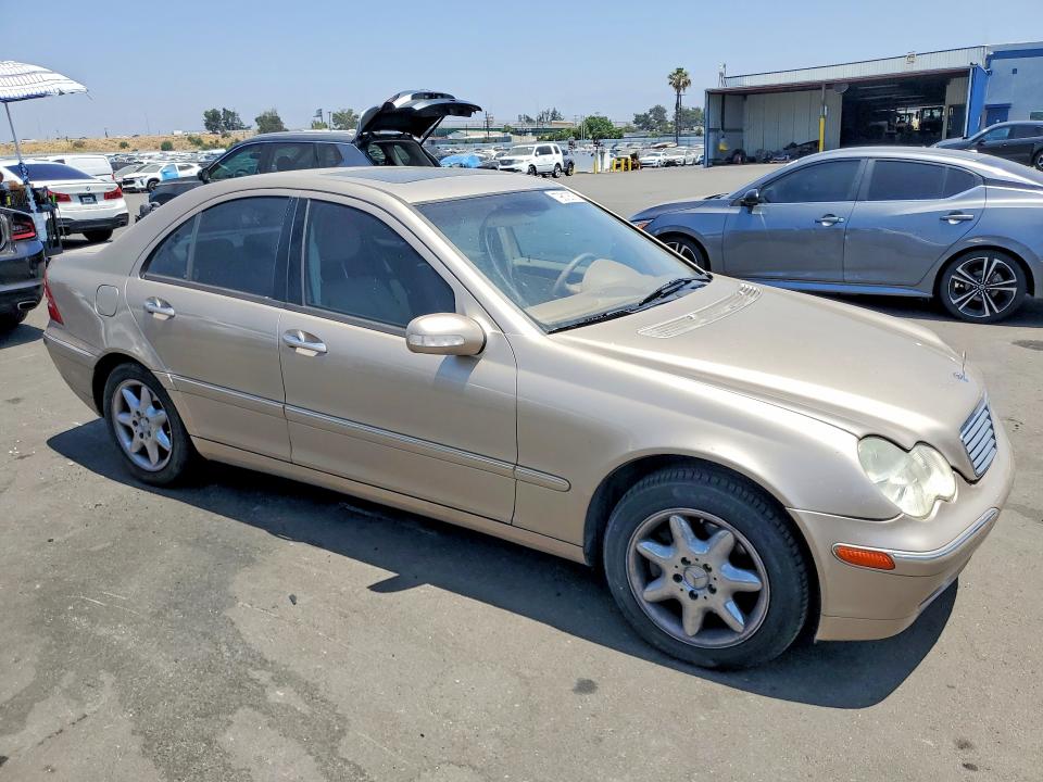 2001 Mercedes-benz C class VIN WDBRF64J01F018412 COPART salvage auction — MINOR DENT/SCRATCHES, CA - SALVAGE CERTIFICATE, sold $525 on 2026-07-08 (photo 4)