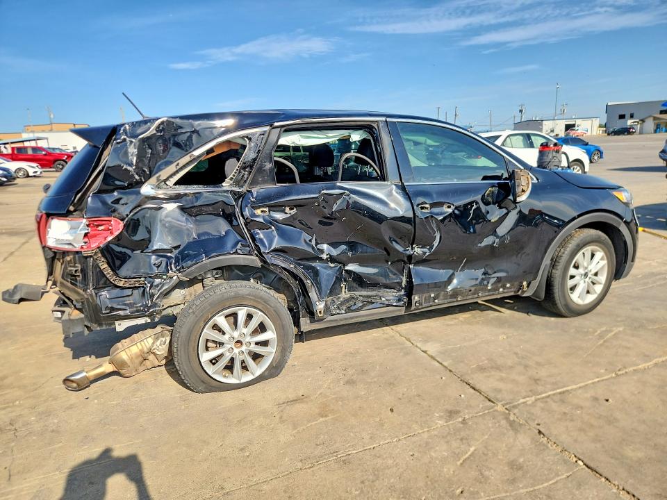 2019 Kia Sorento VIN 5XYPG4A33KG579721 COPART salvage auction — SIDE, TX - SALVAGE VEHICLE TITLE (P), sold $1,900 on 2026-07-20 (photo 3)