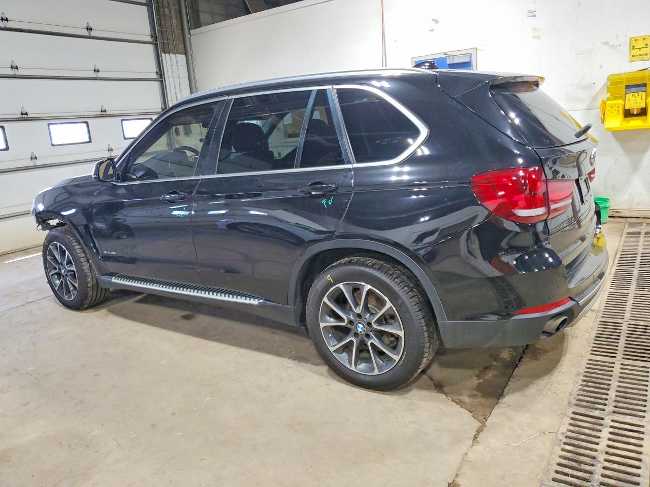 2015 BMW X5 VIN 5UXKR0C59F0P00158 COPART salvage auction — Front End, MN - CERT OF TITLE-SALVAGE, sold $3,250 on 2026-07-09 (photo 2)
