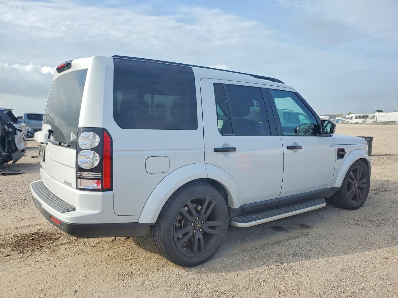 2016 Land Rover LR4 VIN SALAK2V60GA815299 COPART salvage auction — Minor Dent/Scratches, TX - CERTIFICATE OF TITLE, sold $3,100 on 2026-07-09 (photo 3)