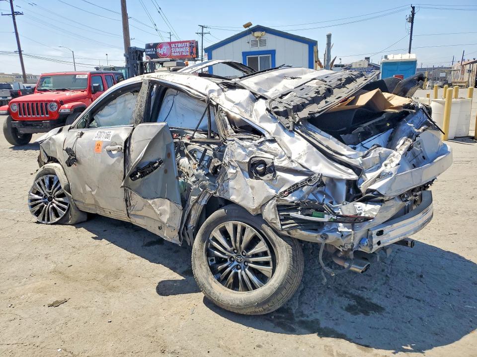 2022 Toyota Venza VIN JTEAAAAH3NJ092018 COPART salvage auction — ROLLOVER, Ca - Salvage Certificate, sold $200 on 2026-07-27 (photo 2)