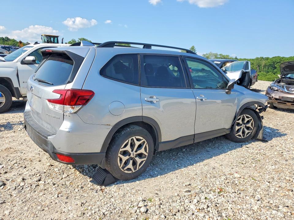 2020 Subaru Forester VIN JF2SKAJC7LH432903 COPART salvage auction — FRONT END, Salvage Title, sold $600 on 2026-08-26 (photo 3)