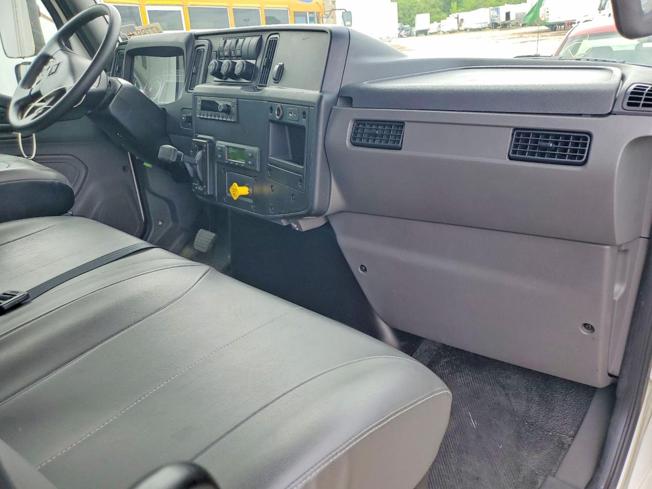 2026 International MV-Series VIN 1HTEUMML1TS681836 COPART salvage auction — Top/Roof, IL - CERTIFICATE OF TITLE, sold $72,500 on 2026-07-09 (photo 8)