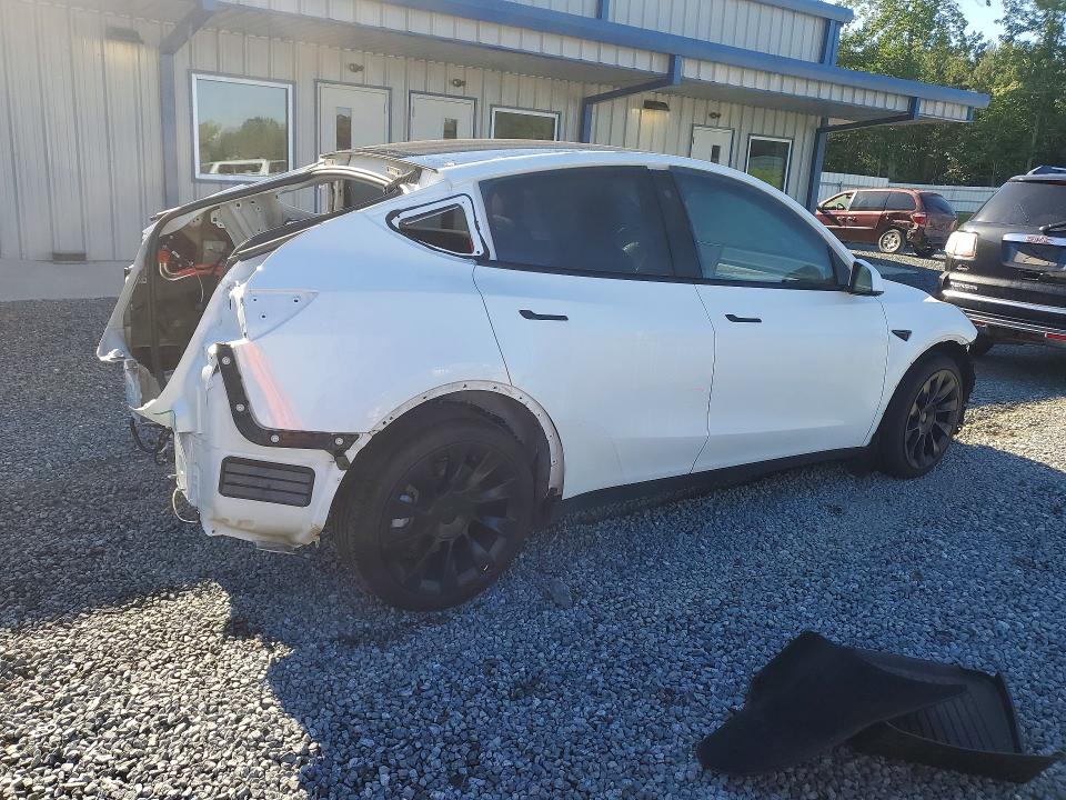 2022 Tesla Model y VIN 7SAYGDEE1NF439763 COPART salvage auction — REAR END, Nc - Salvage Certificate Of Title, sold $350 on 2026-07-30 (photo 3)