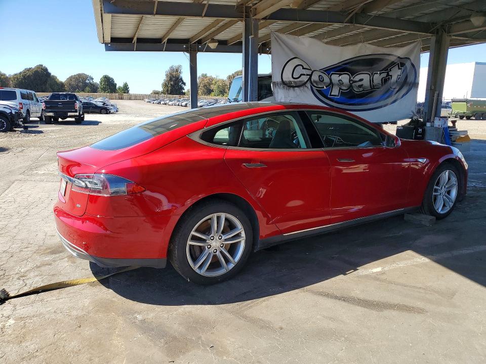 2013 Tesla Model s VIN 5YJSA1CNXDFP12929 COPART salvage auction — MINOR DENT/SCRATCHES, Ca - Dis/Dlr/Exp Only Clean Title (P), sold $2,350 on 2026-07-14 (photo 3)
