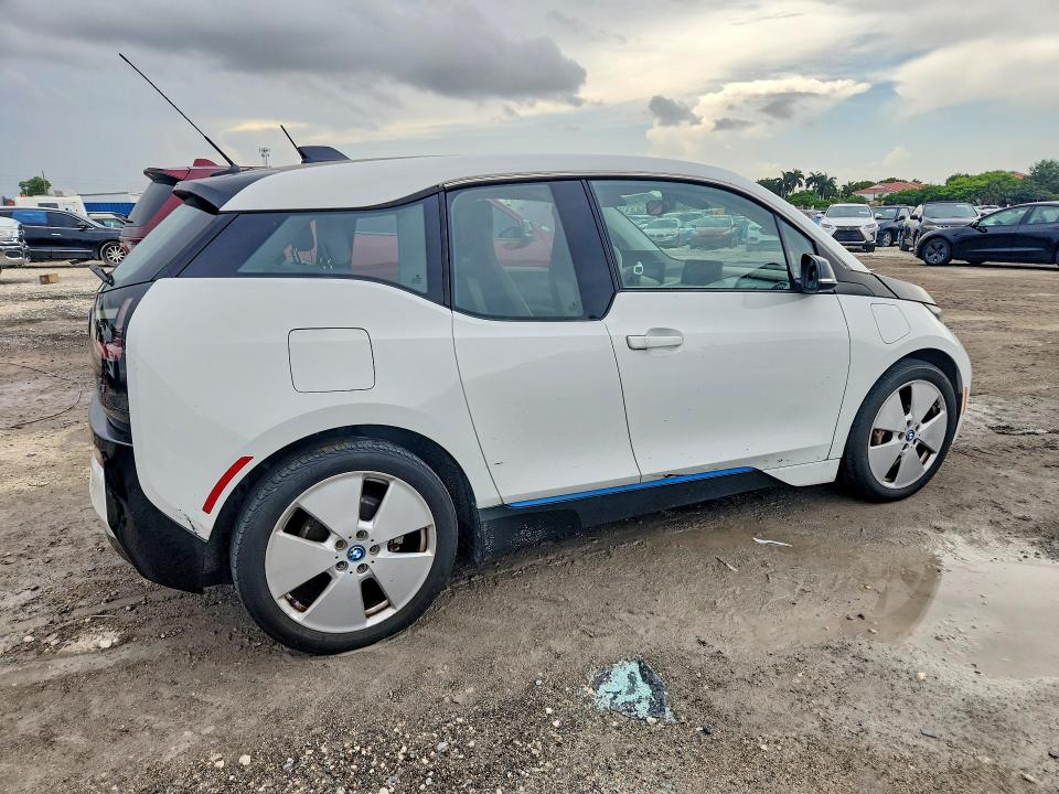 2016 BMW VIN WBY1Z4C52GV505879 COPART salvage auction — MINOR DENT/SCRATCHES, Fl - Cert Of Title Slvg Rebuildable, sold $300 on 2026-07-21 (photo 3)