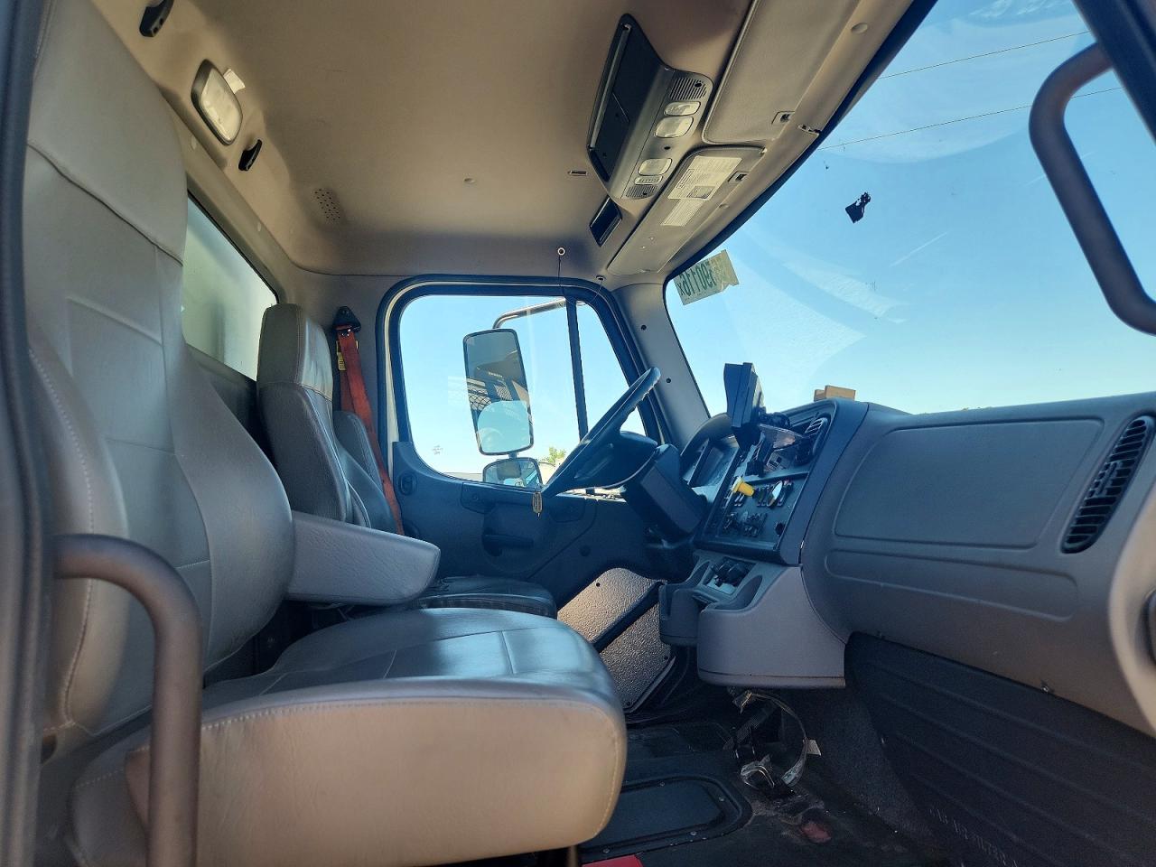 2021 Freightliner M2 VIN 3ALHCYFE7MDMT4333 COPART salvage auction — Front End, AZ - CERT OF TITLE - SALVAGE, sold $4,800 on 2026-07-09 (photo 5)