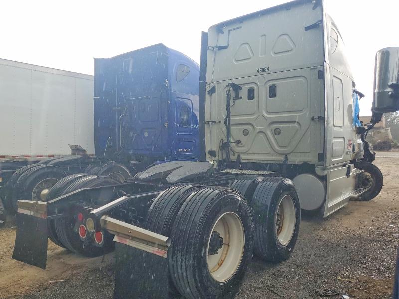 2015 Freightliner Cascadia VIN 1FUJGLBG8FLGF3296 COPART salvage auction — BURN, SC - CERT OF TITLE-SALVAGE, sold $1,100 on 2026-08-28 (photo 4)