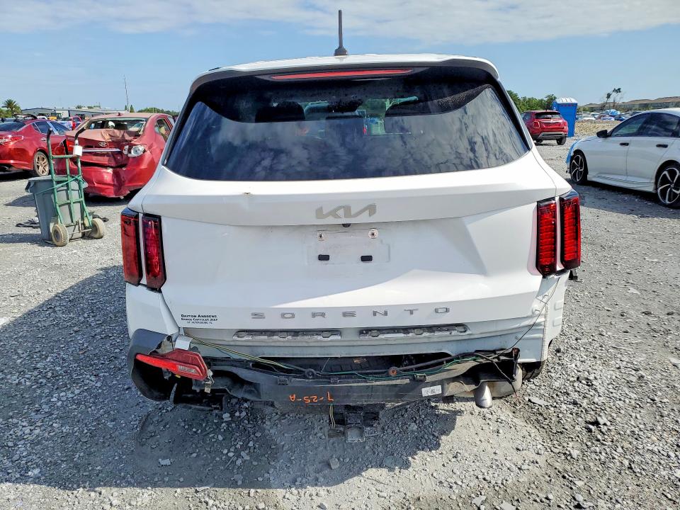 2022 Kia Sorento VIN 5XYRG4LC6NG142094 COPART salvage auction — SIDE, FL - CERT OF TITLE SLVG REBUILDABLE, sold $8,700 on 2026-07-06 (photo 6)