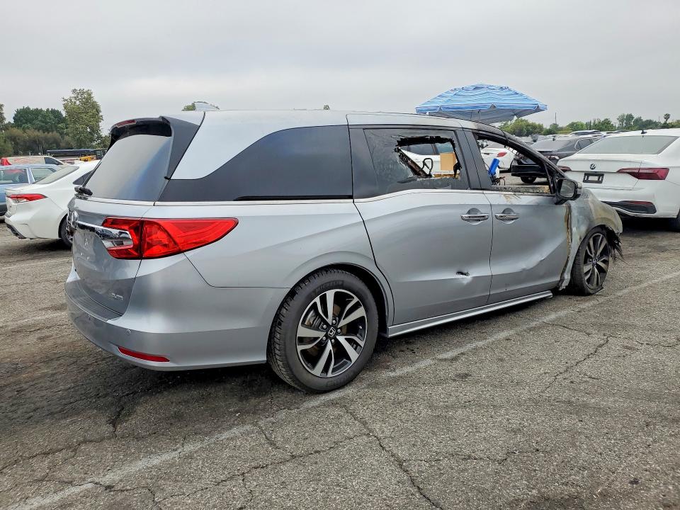 2018 Honda Odyssey VIN 5FNRL6H98JB010430 COPART salvage auction — BURN, Mi - Dis/Dlr/Exp Only Salvage Title, sold $60 on 2026-07-10 (photo 3)