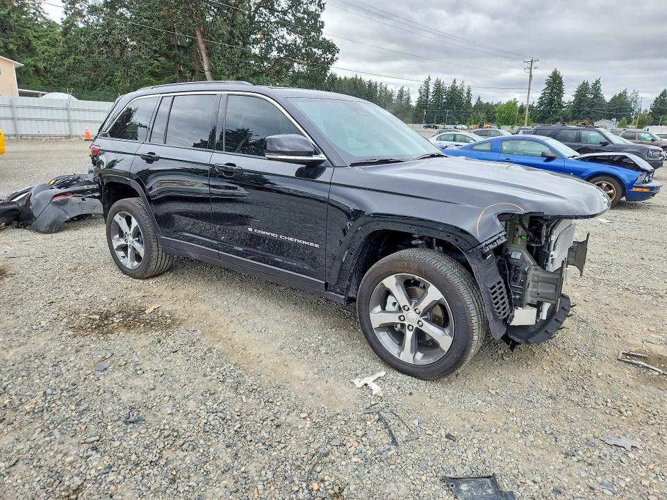 2025 Jeep Cherokee VIN 1C4RJHBG3SC374620 COPART salvage auction — FRONT END, WA - BILL OF SALE, sold $15,800 on 2026-08-21 (photo 4)