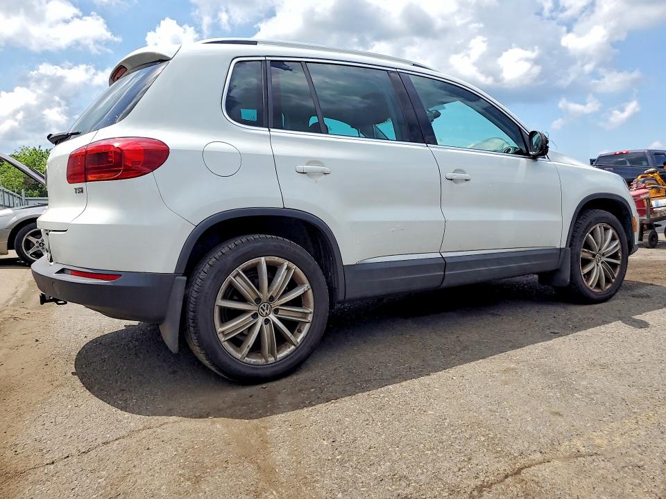2016 Volkswagen Tiguan VIN WVGAV7AX7GW564189 COPART salvage auction — WATER/FLOOD, Pa - Cert Of Title, sold $1,200 on 2026-07-10 (photo 3)