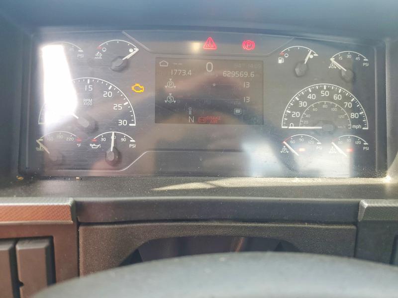 2021 Volvo Vnr VIN 4V4WC9EH9MN277067 COPART salvage auction — NORMAL WEAR, NC - CERTIFICATE OF TITLE, sold $12,700 on 2026-07-11 (photo 8)