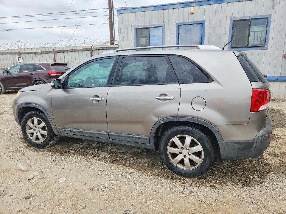 2011 Kia Sorento VIN 5XYKT3A11BG049939 COPART salvage auction — MINOR DENT/SCRATCHES, Ca - Dis/Dlr/Exp Only Clean Title, sold $825 on 2026-07-27 (photo 2)