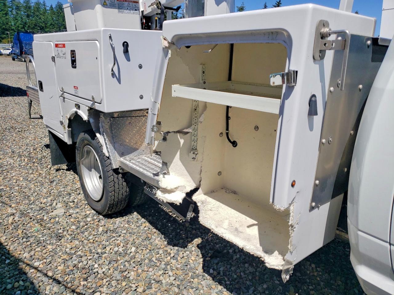 2024 RAM 5500 VIN 3C7WRNBL1RG320251 COPART salvage auction — Side, Bs - Salvage Title, sold $30,000 on 2026-07-08 (photo 9)