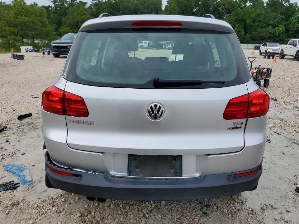 2017 Volkswagen Tiguan VIN WVGBV7AX5HK027138 COPART salvage auction — SIDE, Tx - Salvage Vehicle Title, sold $1,950 on 2026-08-07 (photo 6)