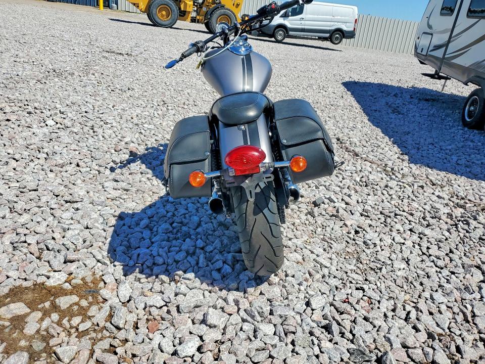 2016 Triumph motorcycle Speedmaster VIN SMT915RN9GT719239 COPART salvage auction — MINOR DENT/SCRATCHES, IA - CERT OF TITLE-SALVAGE TITLE, sold $1,350 on 2026-07-02 (photo 4)