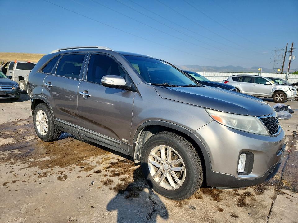 2015 Kia VIN 5XYKTDA68FG628384 COPART salvage auction — REAR END, Co - Public - Salvage Title, sold $925 on 2026-07-27 (photo 4)