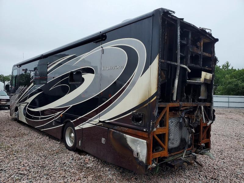 2018 Freightliner Xc chassis VIN 4UZACGFC5JCJP6642 COPART salvage auction — BURN, MN - CERT OF TITLE-SALVAGE, sold $80 on 2026-09-07 (photo 3)