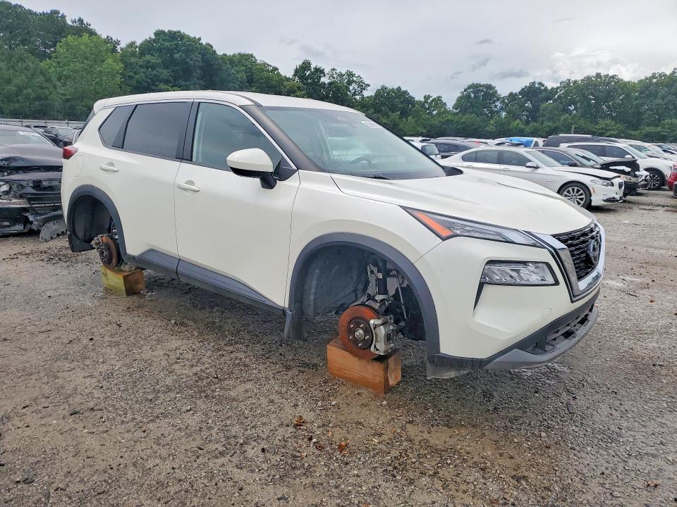 2023 Nissan Rogue VIN JN8BT3BA5PW435566 COPART salvage auction — MINOR DENT/SCRATCHES, Ct - Clean Title, sold $3,100 on 2026-07-28 (photo 4)