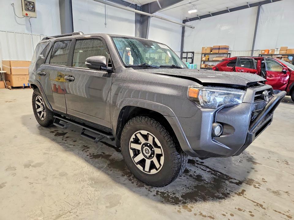 2020 Toyota 4runner VIN JTEBU5JR2L5792467 COPART salvage auction — REAR END, NC - SALVAGE CERTIFICATE OF TITLE, sold $8,700 on 2026-07-27 (photo 4)
