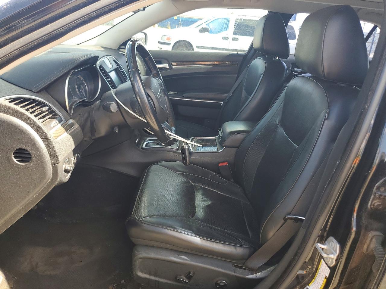 2015 Chrysler 300 VIN 2C3CCAEG6FH876810 COPART salvage auction — Front End, TX - SALVAGE VEHICLE TITLE, sold $1,650 on 2026-09-18 (photo 7)